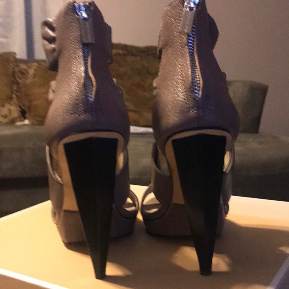 Michael Kors Zip Back - image 3